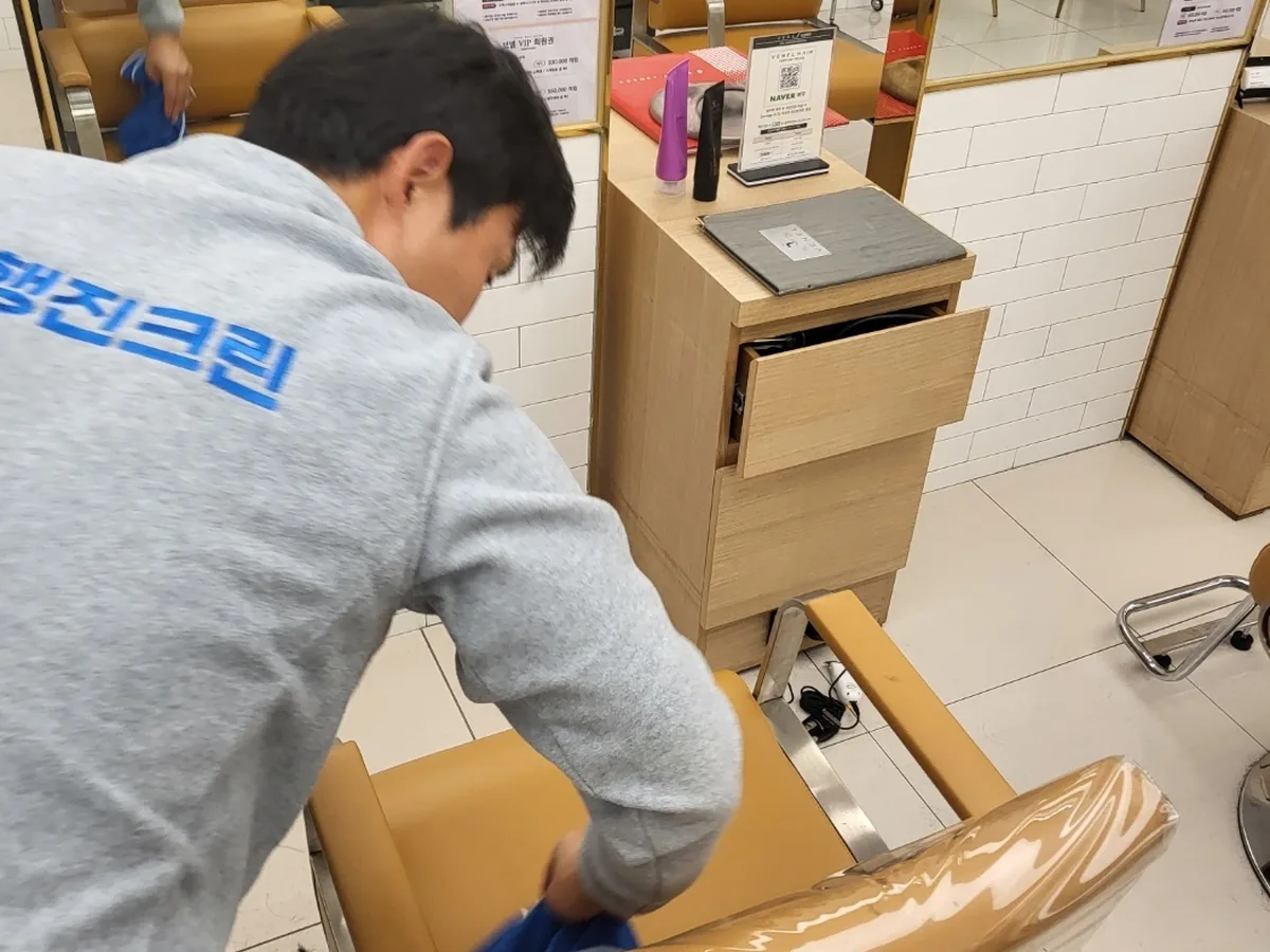 종로구 교북동 미용실 복도·대기 동선 야간 위생청소 사례 - 행진크린