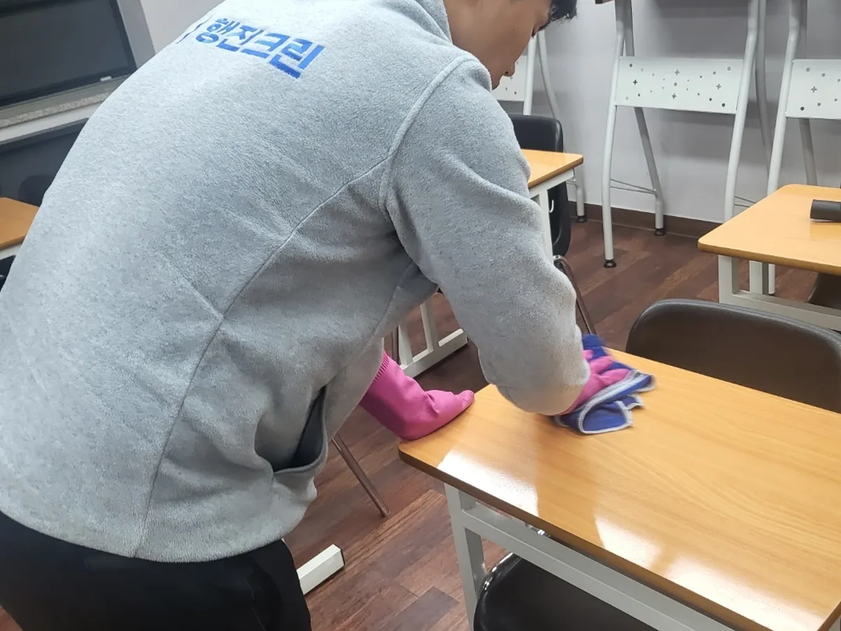 마포구 마포동 유치원 책걸상 교실 위생청소 사례 - 행진크린