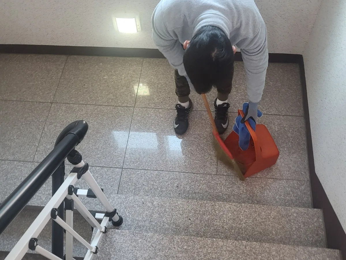 마포구 노고산동 오피스 기계실 장비 주변 정밀 위생청소 사례 - 행진크린